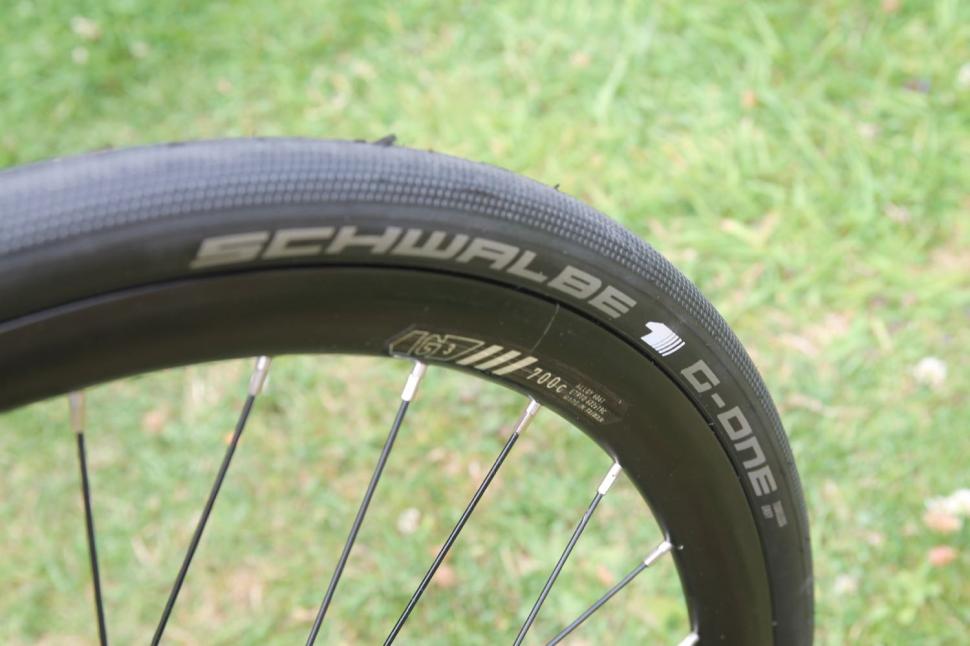 fitting schwalbe pro one tubeless